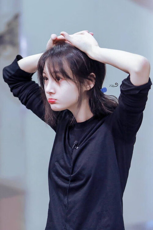 《电竞装备升级：硬核玩家首选的硬件推荐》，电竞装备 性价比