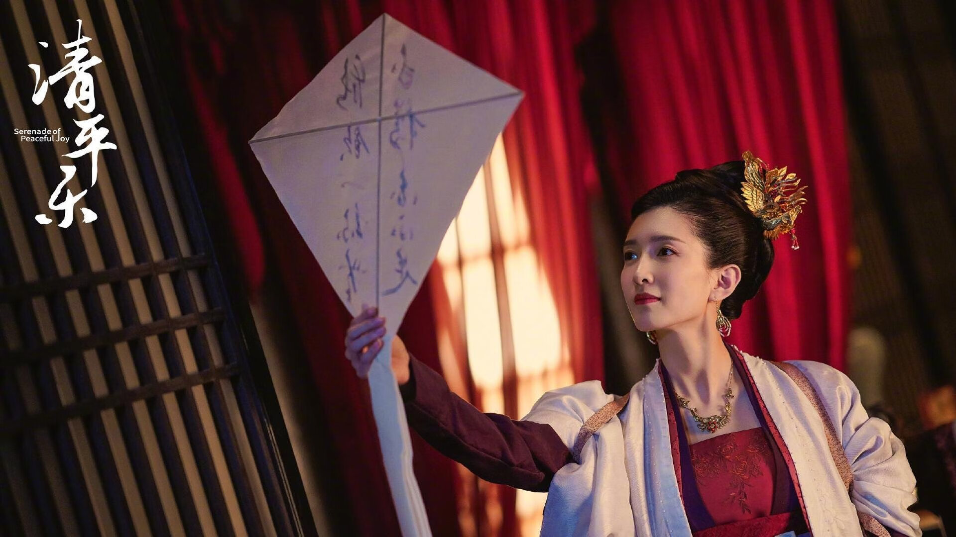 以足球为载体的国际交流合作不断深化，产业链日益完善，以足球为载体的德育教育